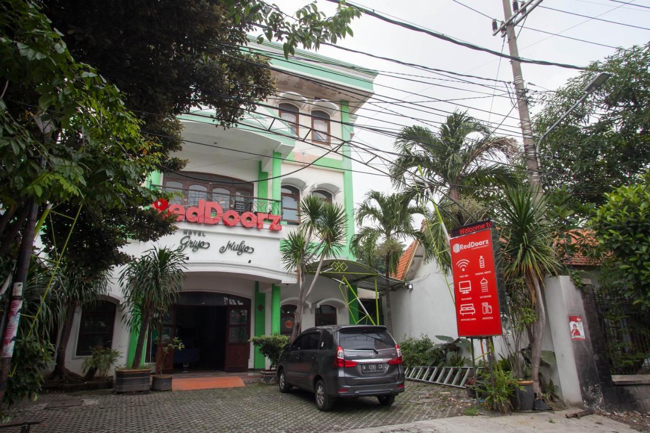 RedDoorz @ Genteng Surabaya 2 Exterior foto